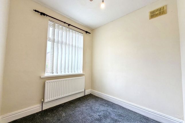 19, St. Julien Gardens, Wallsend photo 5