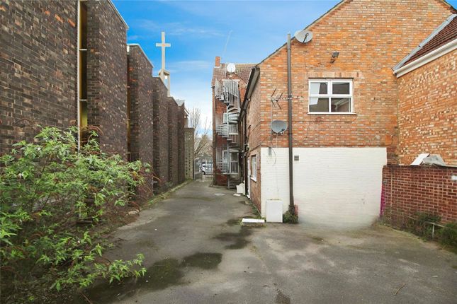 Flat for sale in Woburn Road, Bedford, Bedfordshire