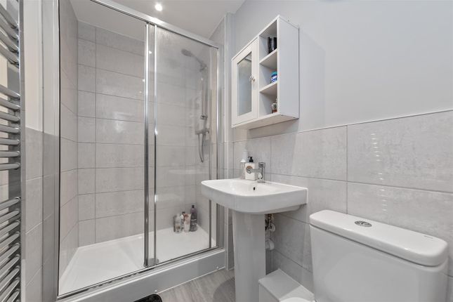 Flat for sale in Great Ground, Aylesbury