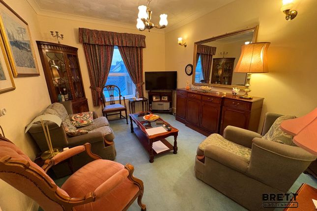 6, Clareston Court, Tenby photo 2