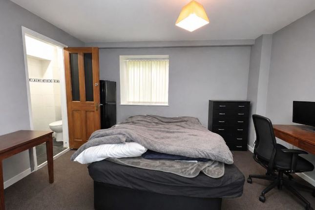 12, Clytha Crescent, Newport photo 4