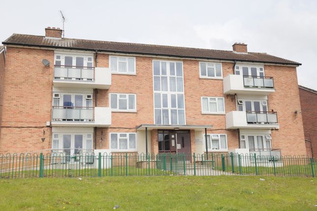 Thumbnail Flat for sale in Highfield Link, Romford