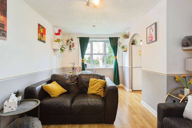 19, Oat Close, Aylesbury photo 4