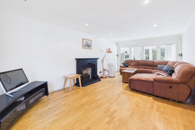 61 Milton Mount Avenue, Crawley photo 3