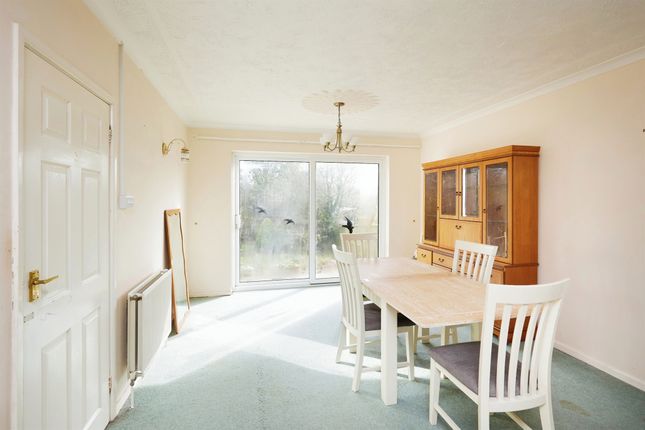 Bungalow for sale in Shreen Way, Gillingham