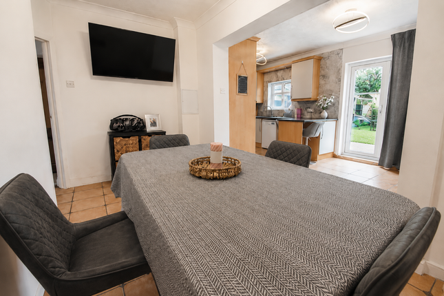 9, Kelvin Road, Tilbury photo 4