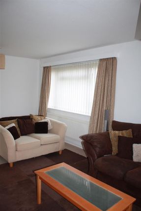 19, Bedford Avenue, Wyton photo 3