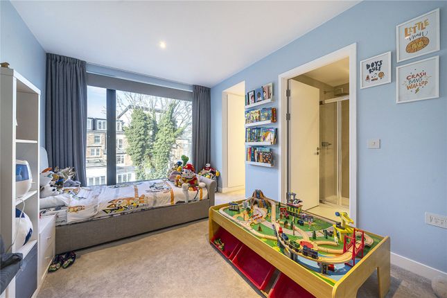 Terraced house for sale in Pinnacle Close, London