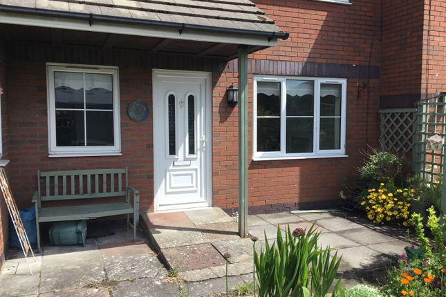 Thumbnail Flat to rent in Gileston Road, Barry