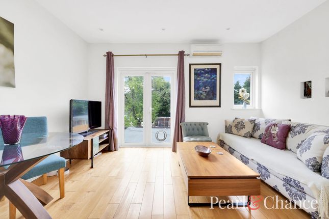 Thumbnail Flat for sale in Hamilton Road, London