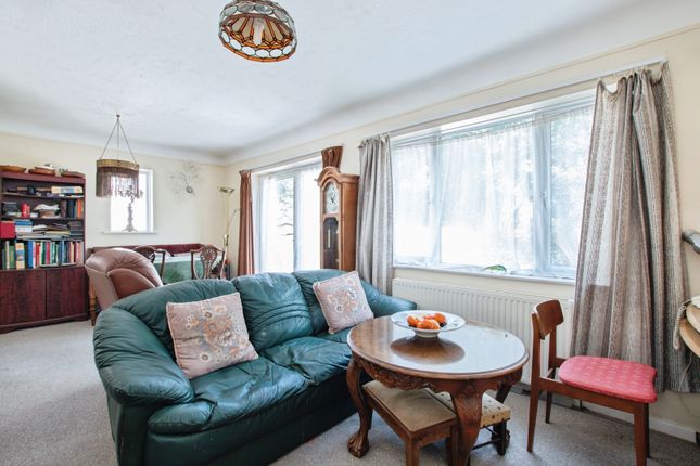 32, Cudnell Avenue, Bournemouth photo 4
