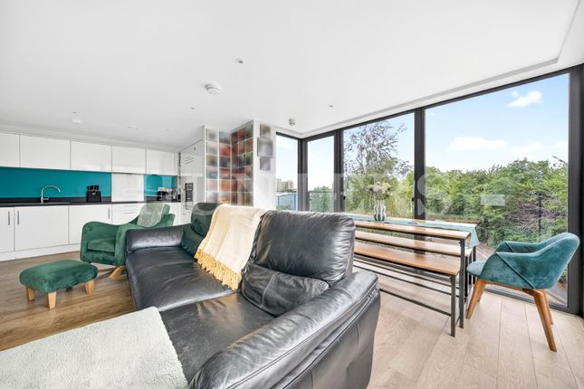 Flat 18, Lapwing Heights, Waterside Way, London photo 3
