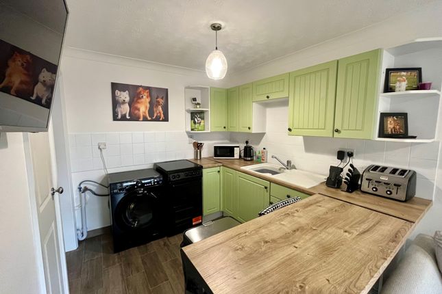 6, Gorse Close, BRANDON photo 2
