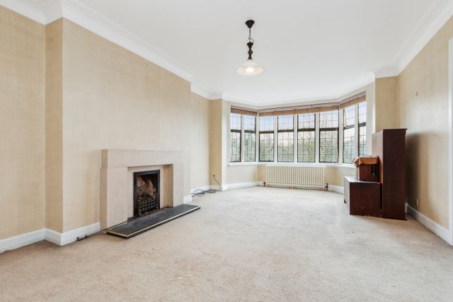 Flat for sale in Highlands Heath, London