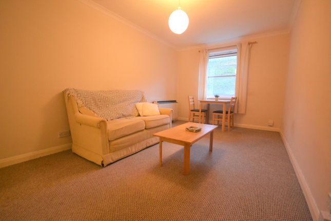 Flat to rent in Dale Road, Reading