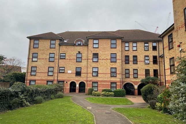 Flat to rent in Forest Road, Walthamstow