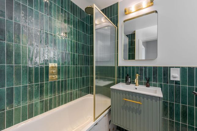 2B, Cathles Road, London photo 4