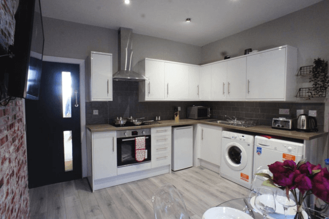 22 Cinderbank, Dudley photo 2