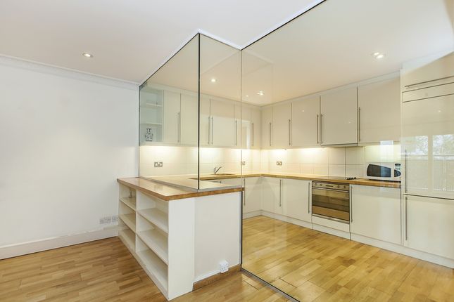 Flat to rent in Hereford Road, London W2