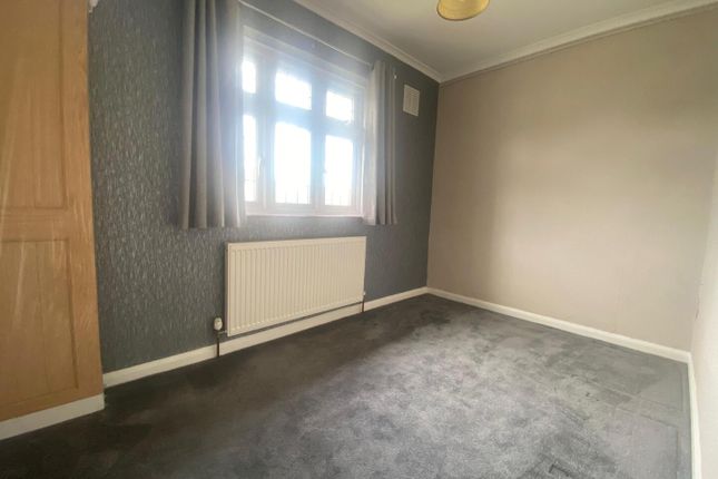 4, Princes Park, Rainham photo 5