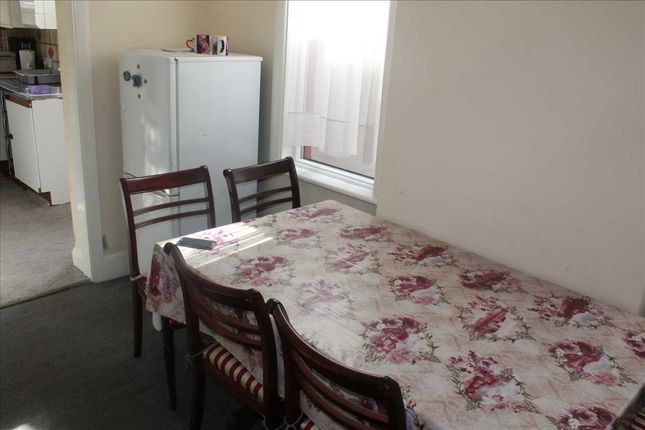 20, Holt Road, wembley photo 3