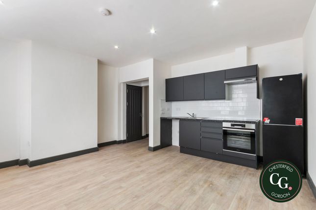 Flat to rent in Pawsons Road, Croydon