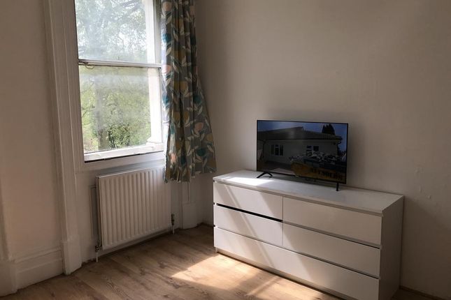 Flat to rent in Bayswater Road, London