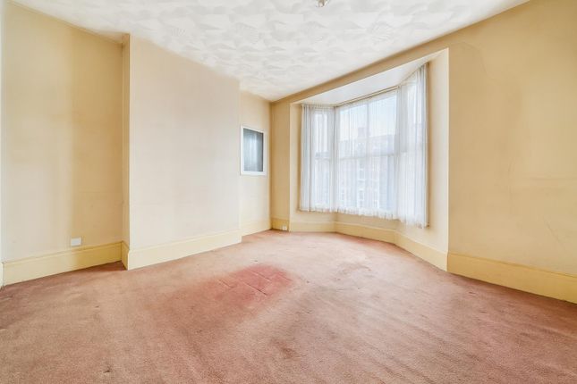 2-bed flat on 33a, Lawrence Road, Southsea, £157,500