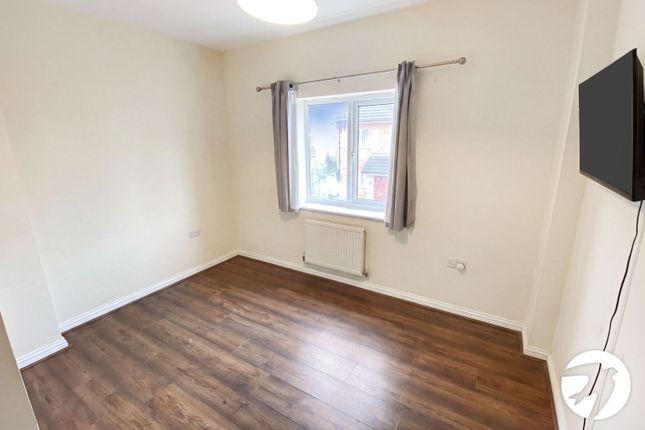 Teasel Crescent, London photo 5
