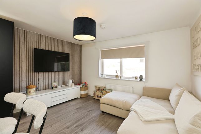 10, Thistly Field, East Grinstead photo 3