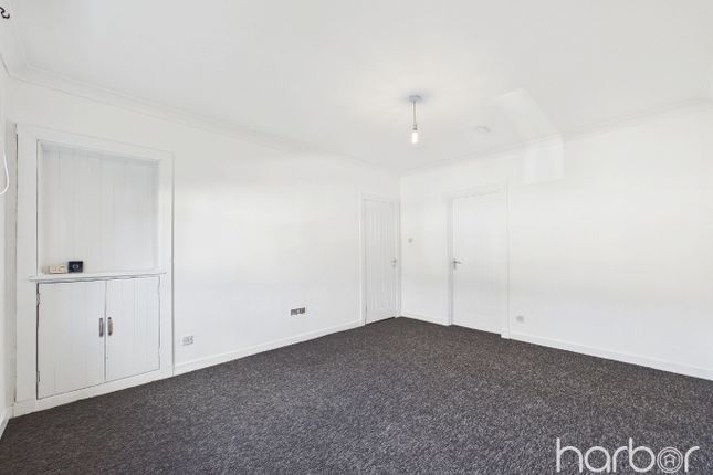 16 Montrose Avenue, Carmyle, Glasgow photo 3