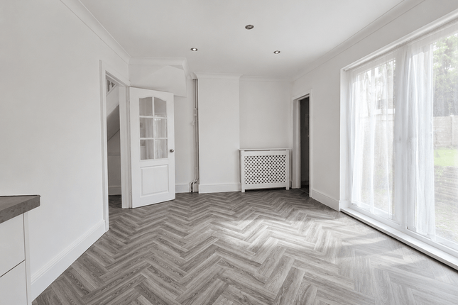 21 Warren Road, Luton photo 5
