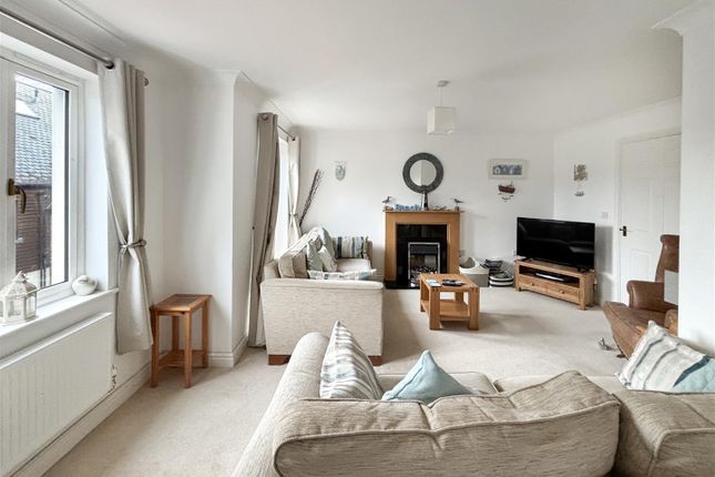 53, Calver Close, Penryn photo 2
