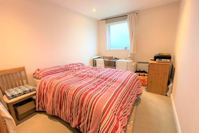 Flat to rent in Inverness Mews, London