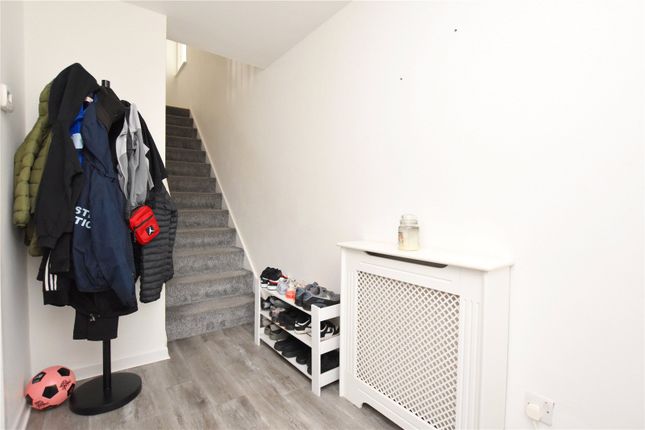 8, The Paddock, Hyde photo 4