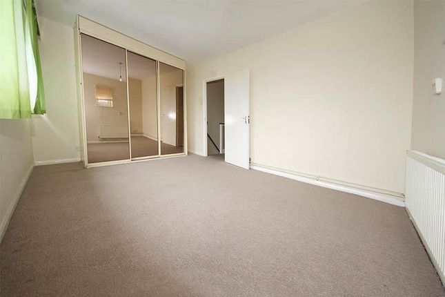Maisonette to rent in Manor Court, Manorgate Road, Norbiton, Kingston Upon Thames