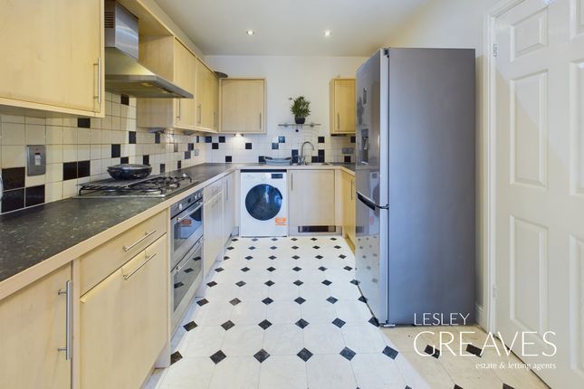17, Blackthorn Close, Nottingham photo 3