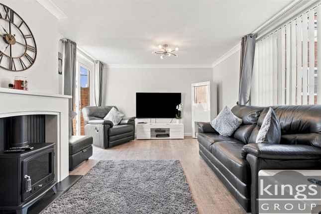 122, Woodcroft, Harlow photo 3
