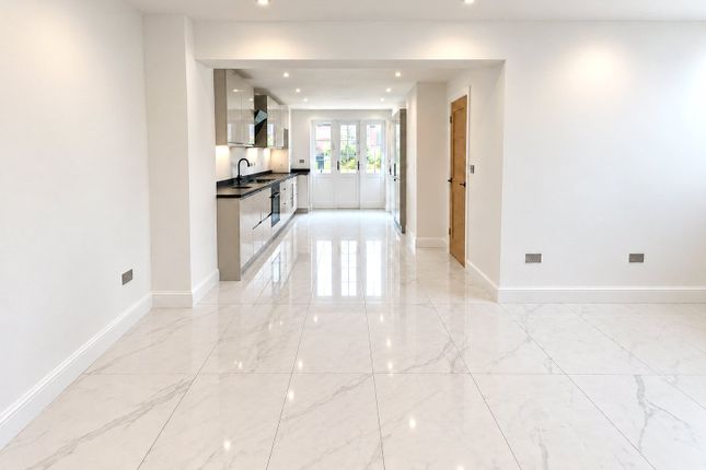 33, Clifford Road, Greater London photo 2