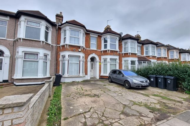 Thumbnail Flat for sale in Elgin Road, Seven Kings, Ilford