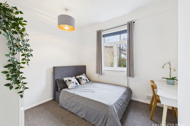 138, Bishops Rise, Hatfield photo 4