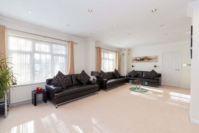 Upton Court Road, Langley photo 4