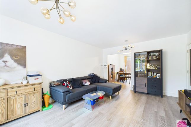 122, Rowan Drive, Burton on Trent photo 4