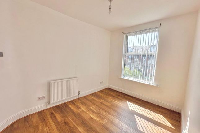 16, Cross Flatts Place, Leeds photo 5