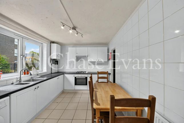 2, Woodall Close, London photo 5