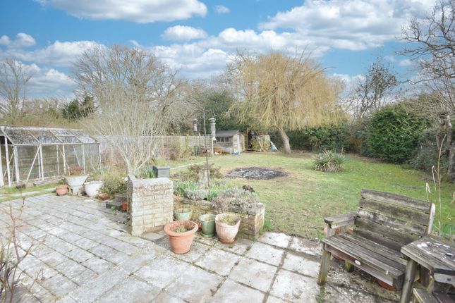 5, Raleigh Drive, Surrey photo 3