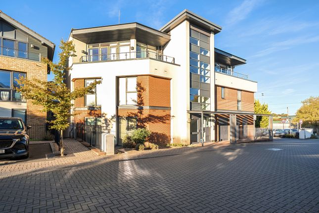 Flat 6, Hornbeam House,, Acer Grove, Woking photo 4