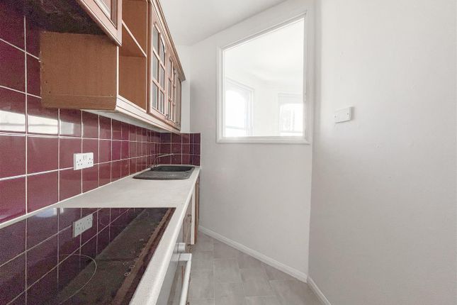 Flat 12, Charmaine Court, 1-3, St Margarets Road, St Leonards On Sea photo 3