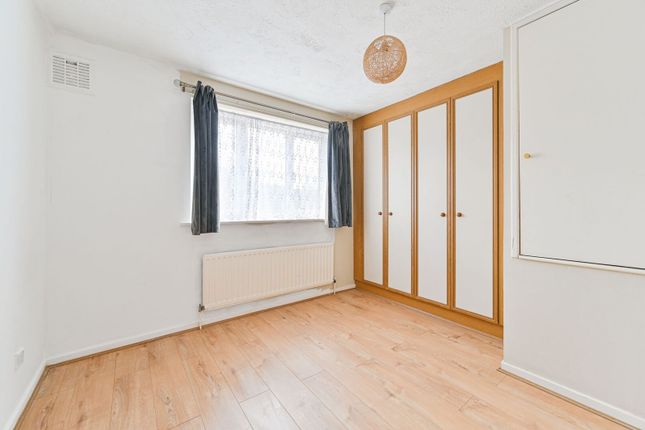 Campbell Close, Streatham photo 3