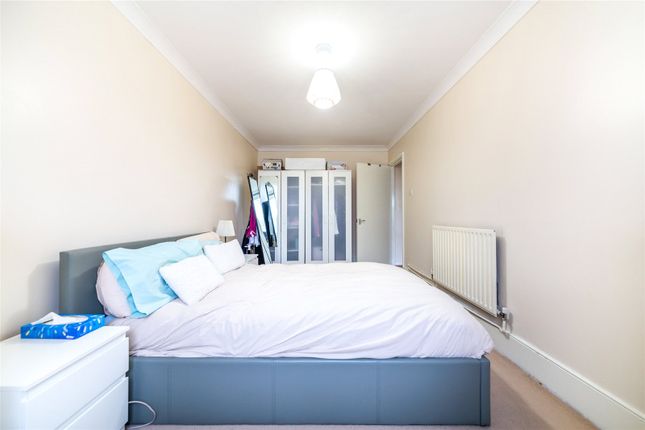 Flat for sale in Barleycorn Way, Limehouse, London
